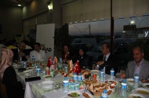 MÜS?AD ÇORUM ?UBES??NDEN ?FTAR YEME?? AK PART? ÇORUM M?LLETVEK?L? ?LKSEN CER?TO?LU KURT; ?TEK GAYEM?Z ÇORUM?A H?ZMET, K?M ÇORUM?A KATMA DE?ER SA?LARSA B?Z ONUN HER ZAMAN YANINDAYIZ?