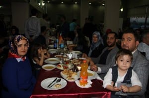 MÜS?AD ÇORUM ?UBES??NDEN ?FTAR YEME?? AK PART? ÇORUM M?LLETVEK?L? ?LKSEN CER?TO?LU KURT; ?TEK GAYEM?Z ÇORUM?A H?ZMET, K?M ÇORUM?A KATMA DE?ER SA?LARSA B?Z ONUN HER ZAMAN YANINDAYIZ?