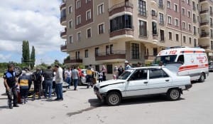 ÇORUM'DA TRAF?K KAZASI: 2 YARALI