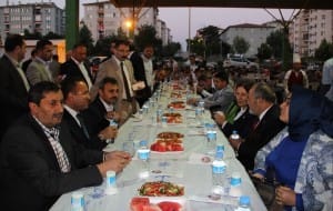 BEK?R BOZDA?, ÇORUM?DA HALK ?FTARINA KATILDI ESK? ADALET BAKANI BEK?R BOZDA?: ?M?LLET?N TAL?MATINA HEP?M?Z?N UYMASI LAZIM. ?N?ALLAH BU SÜREÇ SONUNDA M?LLET?N TAL?MATI DO?RULTUSUNDA YEN? HÜKÜMET?M?Z GEC?KMEDEN KURULUR? ?K?M TÜRK?YE HERHANG? B?R TERÖR ÖRGÜTÜNE YARDIM ED?YOR D?YORSA BU BÜYÜK B?R ?FT?RADIR? ?TÜRK?YE DAE? TERÖR ÖRGÜTÜNE KAR?I DA EN D?K DURAN, YAPMASI GEREKENLER? YAPAN B?R ÜLKED?R?