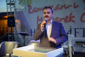 ÇORUM BELED?YES??N?N SON MAHALLE ?FTARI M?MAR S?NAN?DA KURULDU M?MAR S?NAN?DAK? ?FTAR PROGRAMINA KATILAN BA?KAN KÜLCÜ, HALKLA BULU?TU ÇORUM BELED?YE BA?KANI MUZAFFER KÜLCÜ; ?25 B?N KARDE??M?ZLE MUHABBET SOFRALARINDA BULU?TUK? ?SON ?K? YILDA 6 B?N 650 YET?ME BAYRAMLIK HED?YES? VERD?K? ??ER ODAKLARI EL ELE VERD?LER BU ÜLKEDEK? HUZURU, B?RL???, D?RL??? KARDE?L??? BOZMAK ?Ç?N ÇOK ÇALI?IYORLAR. ??MD?YE KADAR MUVAFFAK OLAMADILAR. ?N?ALLAH BUNDAN SONRADA OLMASINLAR?