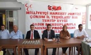 MHP ÇORUM TE?K?LATI GAZETEC?LERLE B?R ARAYA GELD? MHP ÇORUM ?L BA?KANI BEK?R ÇET?N; ATATÜRK?ÜN PART?S? OLDU?UNU, ?DD?A EDENLER S?YAS? TERÖR?STLERLE B?R ARAYA GEL?P KOAL?SYON KURDUKTAN SONRA ?EH?T ANALARININ YÜZÜNE NASIL BAKACAKLAR?