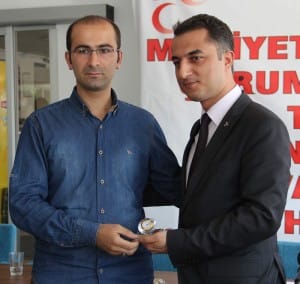 MHP ÇORUM TE?K?LATI GAZETEC?LERLE B?R ARAYA GELD? MHP ÇORUM ?L BA?KANI BEK?R ÇET?N; ATATÜRK?ÜN PART?S? OLDU?UNU, ?DD?A EDENLER S?YAS? TERÖR?STLERLE B?R ARAYA GEL?P KOAL?SYON KURDUKTAN SONRA ?EH?T ANALARININ YÜZÜNE NASIL BAKACAKLAR?