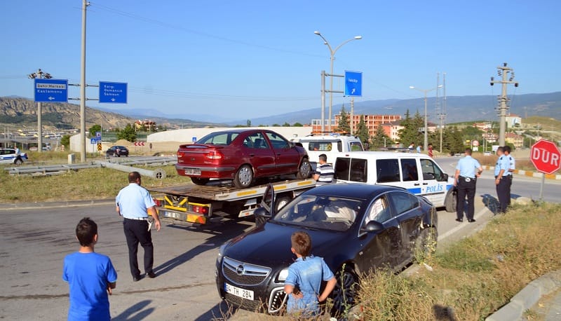 TOSYA D-100'DE TRAF?K KAZASINDA 3 K??? YARALANDI