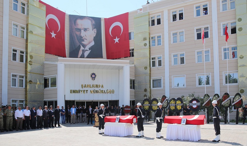 BA?KAN DEM?RKOL: "VATANI KORUMAK ?Ç?N ?EH?T OLDULAR"