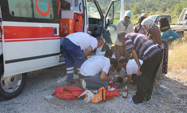 otomobil sulama kanalına düştü (1)