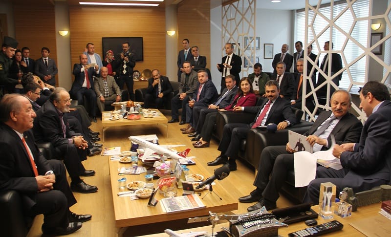BAKAN ERDEM?DEN ANKARA?DAK? PATLAMA ?LE ?LG?L? AÇIKLAMA ÇALI?MA VE SOSYAL GÜVENL?K BAKANI AHMET ERDEM: ?ANKARA?DAK? PATLAMADA HAYATINI KAYBEDENLER ?EH?T STATÜSÜNDE DE??L, TERÖR MA?DURU? ?TERÖRE BULA?ANLAR VARSA BU KANUNLARDAN YARARLANAMAYACAK?