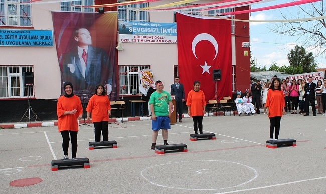 SUNGURLU'DA DÜNYA ENGELL?LER HAFTASI KUTLANDI