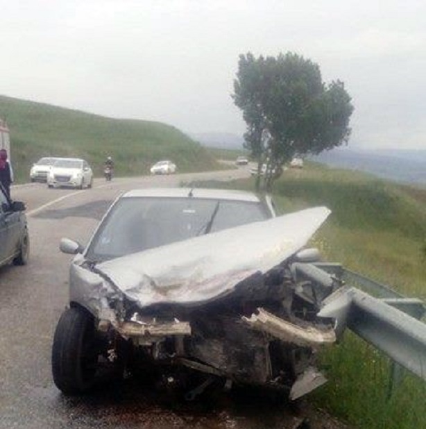 ÇORUM'UN İSKİLİP İLÇESİNDE İKİ OTOMOBİLİN ÇARPIŞMASI SONUCU MEYDANA GELEN TRAFİK KAZASINDA 5 KİŞİ YARALANDI. KAZA SONRASI ARAÇLAR KULLANILMAZ HALE GELDİ. (TUNCAY MUMCU/ÇORUM-İHA)