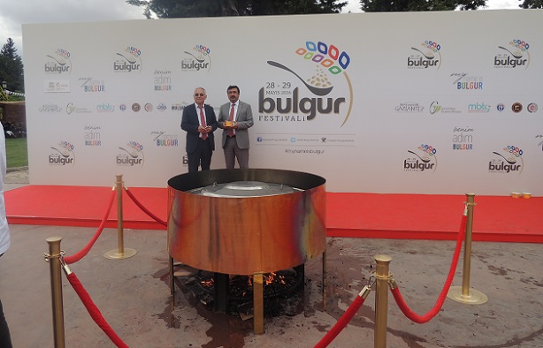 ÇORUM TİCARET BORSASI BAŞKANI ALİ BEKTAŞ VE MECLİS BAŞKANI MUSTAFA BOYRAZ GAZİANTEP'TE DÜZENLENEN BULGUR FESTİVALİNE KATILDI (İHA/ÇORUM-İHA)