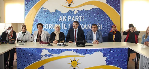 AK PARTİ SUNGURLU KADIN KOLLARI TEŞKİLATI AK PARTİ ÇORUM İL BAŞKANI RUMİ BEKİROĞLU'NU ZİYARET ETTİ (M. MUTTALİP YALÇIN/ÇORUM-İHA)