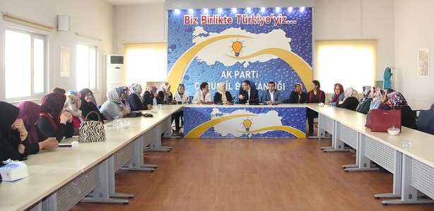 AK PARTİ SUNGURLU KADIN KOLLARI BAŞKANI HAVVANUR ÖZATA AK PARTİ ÇORUM İL BAŞKANI RUMİ BEKİROĞLU'NU ZİYARET ETTİ (M. MUTTALİP YALÇIN/ÇORUM-İHA)