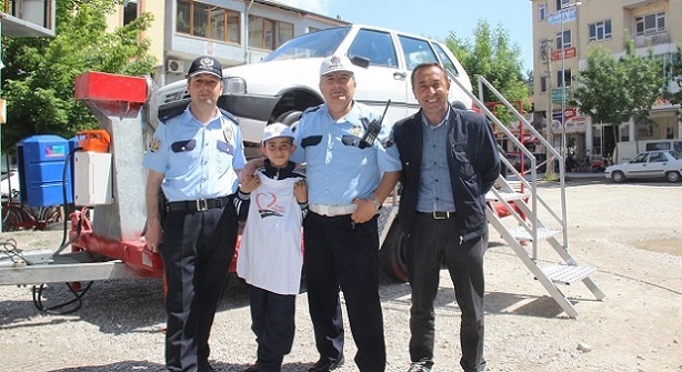 ÇORUM'UN OSMANCIK İLÇESİNDE YAYALAR VE SÜRÜCÜLERE EMNİYET KEMERİNİN ÖNEMİ ANLATILDI (İSMAİL KABAKDERE/ÇORUM-İHA)