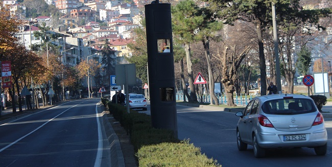 KARADENİZ SAHİL YOLU ÜZERİNDE ORDU GEÇİŞLERİNDE UYGULANAN TEDES'DEN ÇEVRE İLLERDEKİ SÜRÜCÜLER ŞİKAYET EDERKEN ORDULULAR MEMNUN KALDI. (METİN AKYÜREK/ORDU-İHA)