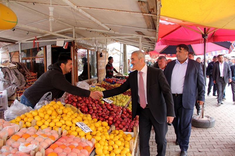 YENİ BAŞKAN PAZARI DOLAŞTI