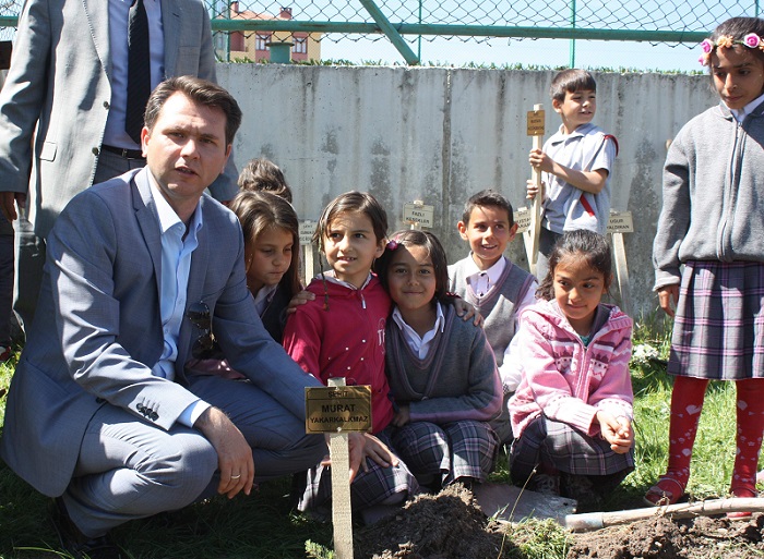 İLKOKUL ÖĞRENCİLERİNDEN ŞEHİTLERE VEFA