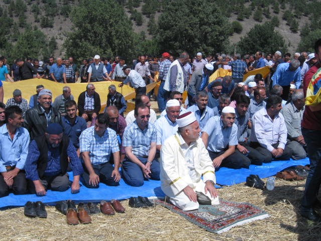 HAKAN KARINCANIN CENAZE NAMAZINI OSMANCIK MÜFTÜSÜ SÜLEYMAN ÇOBAN KILDIRDI (BÜLENT ÖZKALELİ/ÇORUM-İHA)