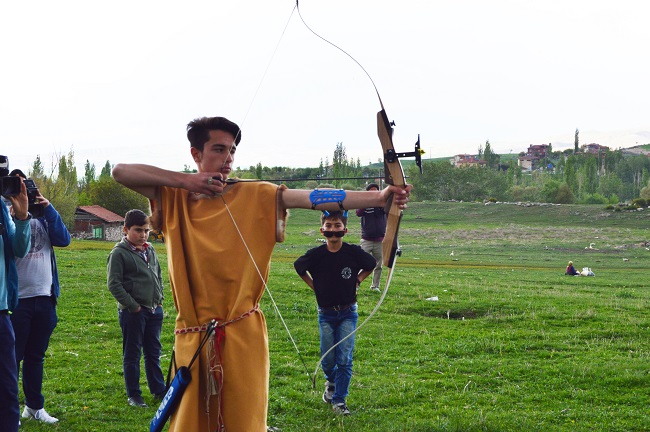 ANADOLU'NUN EN ESKİ MEDENİYETLERİ ARASINDAKİ HİTİTLERİN, BAHARIN GELİŞİNİ KUTLADIKLARI "PURULLİYA BAHAR BAYRAMI", HATTUŞA'DA 3 BİN 500 YIL SONRA YENİDEN KUTLANDI. (BÜLENT ÖZKALELİ - M. MUTTALİP YALÇIN/ÇORUM-İHA)