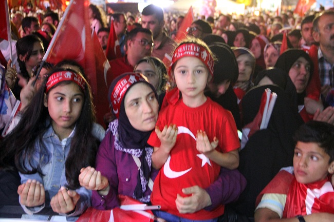 ÇORUM’DA 15 TEMMUZ DEMOKRASİ VE MİLLİ BİRLİK GÜNÜ DOLAYISIYLA "MİLLİ İRADEYE SAYGI YÜRÜYÜŞÜ" YAPILDI. (M. MUTTALİP YALÇIN/ÇORUM-İHA)