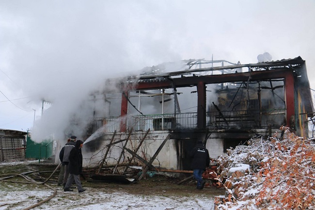 YANGINDA EV KULLANILMAZ HALE GELDİ