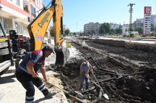 Belediye Akpınar Caddesi’ni asfaltlıyor