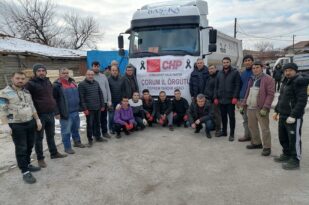 Deprem bölgesine odun yardımı yaptılar!