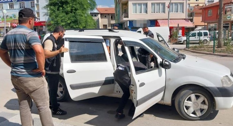 Polis ekiplerinden şok uygulama!