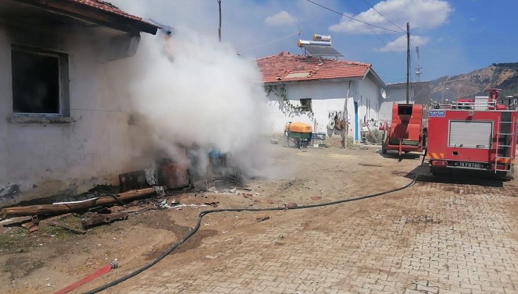 Patlayan mutfak tüpü yangın çıkarttı