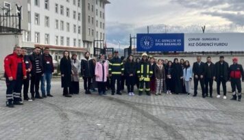 Kız öğrenci yurdunda yangın tatbikatı