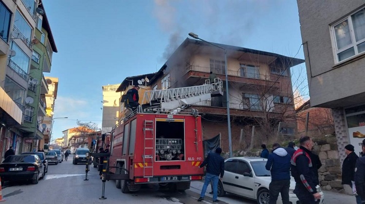 Evde çıkan yangın korkuttu!