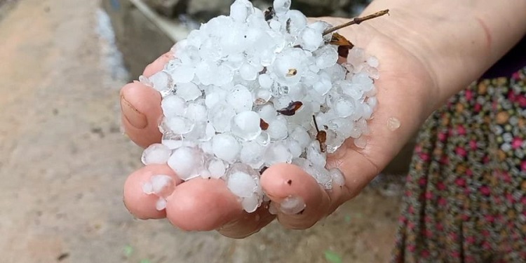 Sağanak dolu fırtına etkili oldu!