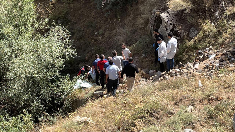 Çorum’da kayalıklardan düşen kişi öldü