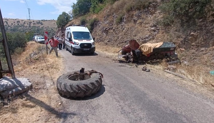 Traktör şarampole uçtu: 1 ölü