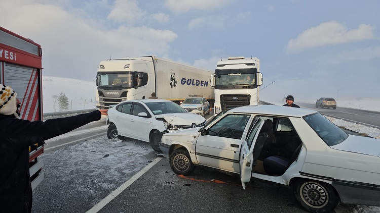 Çorum’da zincirleme kaza: 10 yaralı