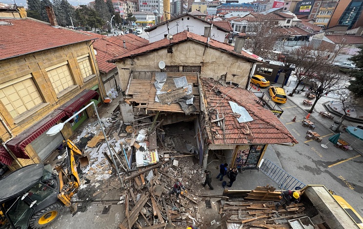 Tarihi Meydan yeni bir görünüm kazanıyor