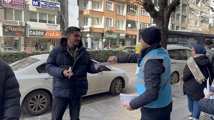 Çorum’da yere izmarit atanlara ceza!