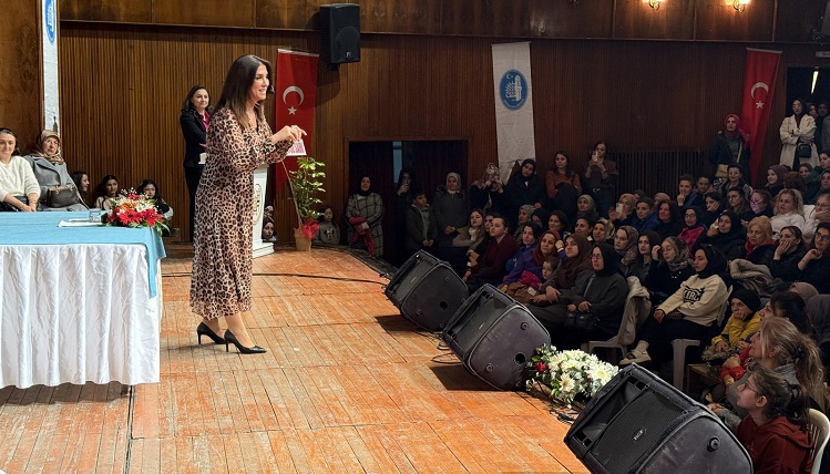 Dilek Cesur kadınlarla bir araya geldi